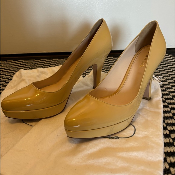Prada patent leather platform heels - Picture 2 of 8